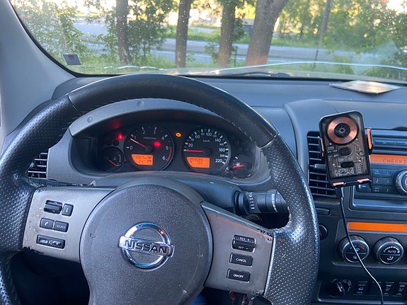 Nissan Navara 2 of 13