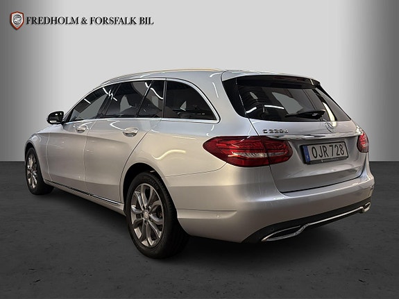 Mercedes-Benz C220 d 3 of 30