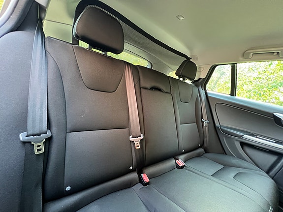 Volvo V60 7 of 8