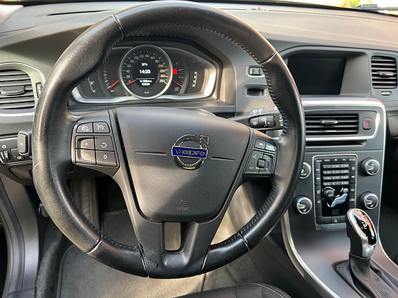 Volvo V60 4 of 8