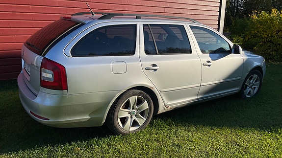 Skoda Octavia 2 of 5
