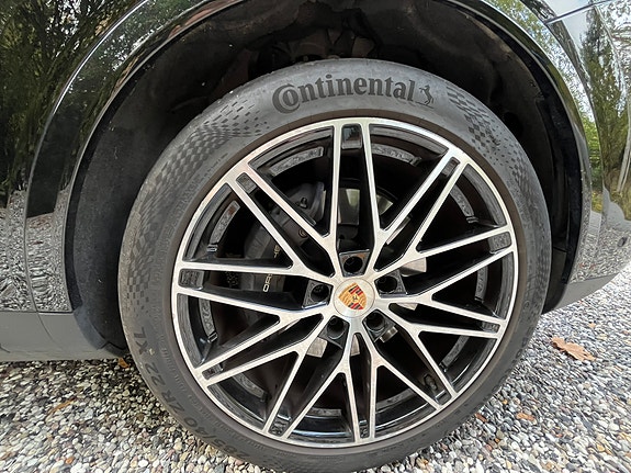 Porsche Cayenne Coupe 19 of 20