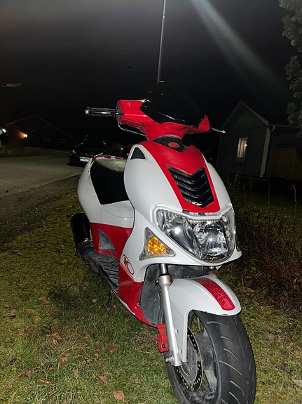 Kymco Super 9 A/C 3 of 5