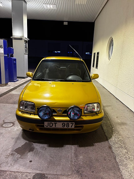 Nissan Micra 2 of 10