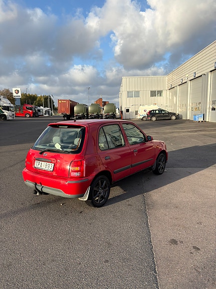 Nissan Micra 3 of 10