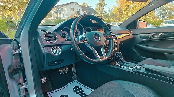 Mercedes-Benz C180 15 of 22