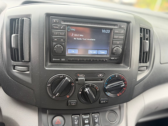 Nissan NV200 13 of 14