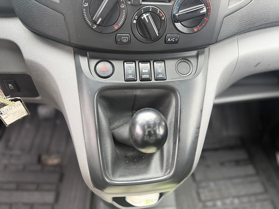 Nissan NV200 11 of 14
