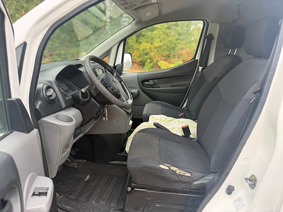 Nissan NV200 12 of 14