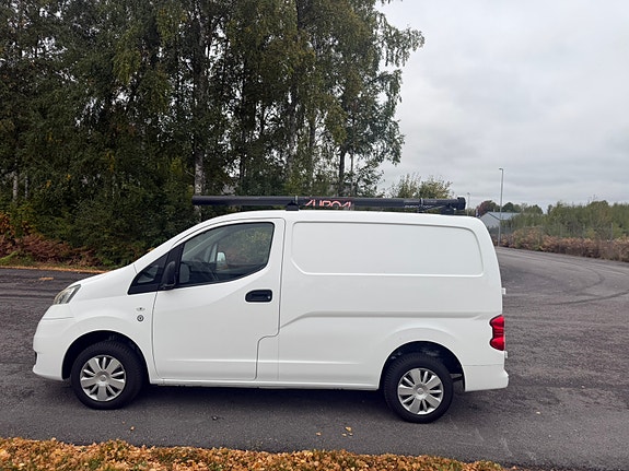 Nissan NV200 6 of 14