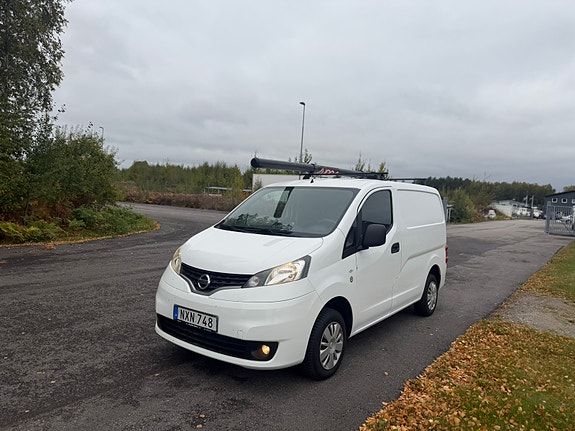 Nissan NV200 2 of 14