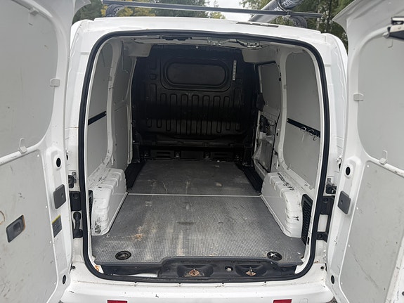 Nissan NV200 8 of 14