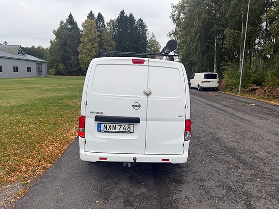 Nissan NV200 4 of 14
