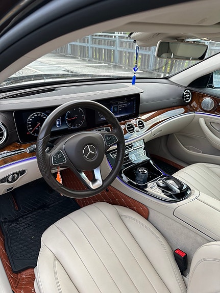 Mercedes-Benz E220 d 7 of 7