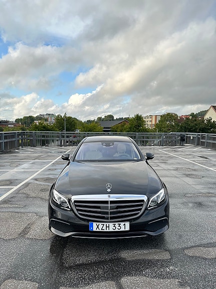 Mercedes-Benz E220 d 2 of 7