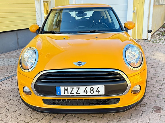 MINI One 2 of 18