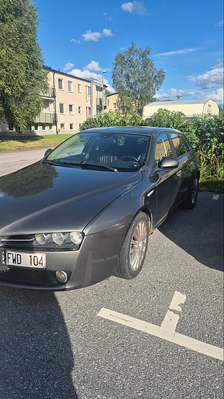 Alfa Romeo 159 3 of 7