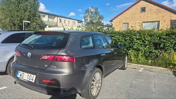 Alfa Romeo 159 2 of 7