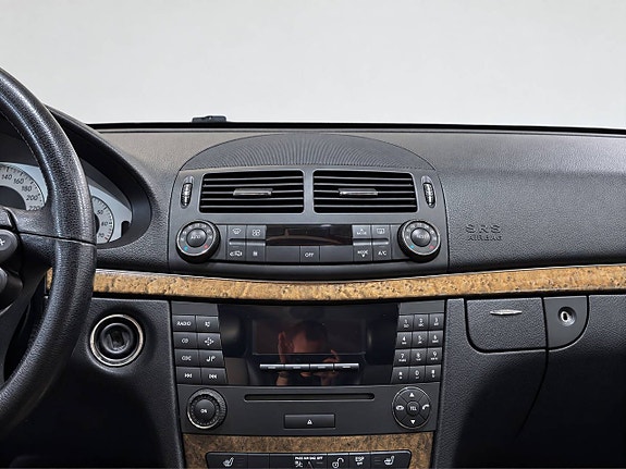 Mercedes-Benz E200 13 of 18