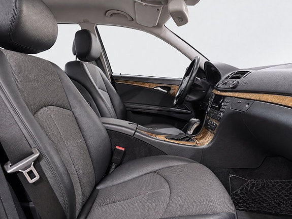 Mercedes-Benz E200 18 of 18