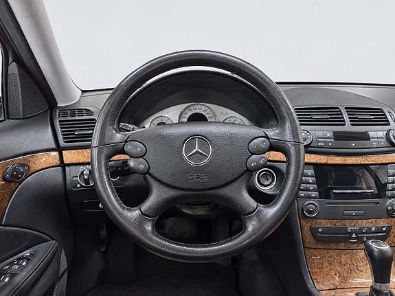Mercedes-Benz E200 14 of 18