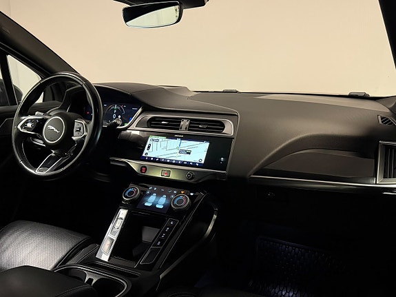 Jaguar I-PACE 11 of 30