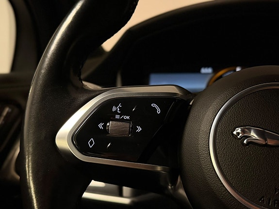 Jaguar I-PACE 13 of 30