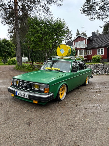 Volvo 244 3 of 9