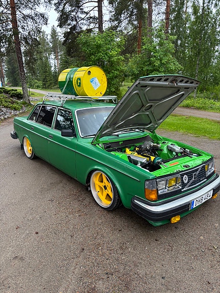 Volvo 244 5 of 9