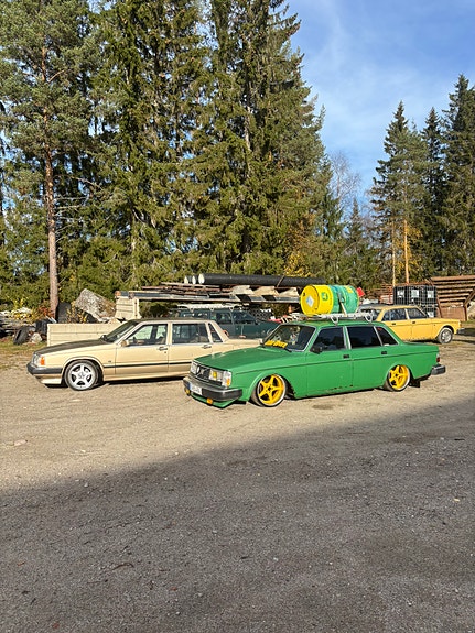 Volvo 244 2 of 9