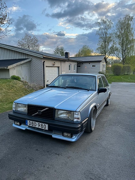Volvo 740 3 of 8