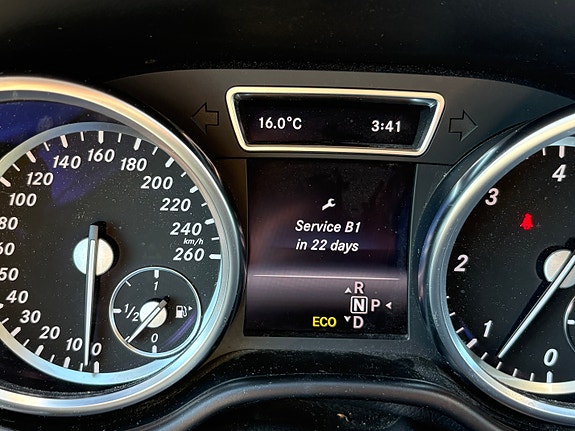 Mercedes-Benz ML350 12 of 18