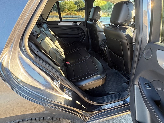 Mercedes-Benz ML350 9 of 18