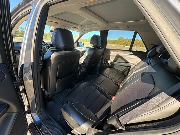 Mercedes-Benz ML350 7 of 18