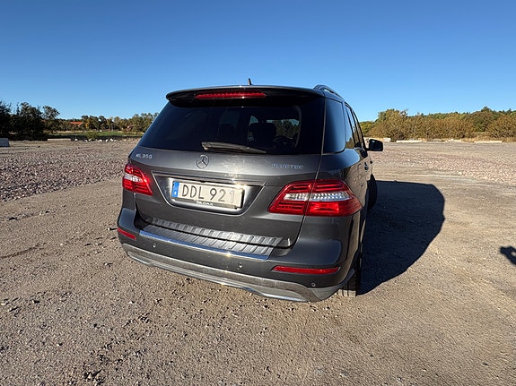 Mercedes-Benz ML350 4 of 18