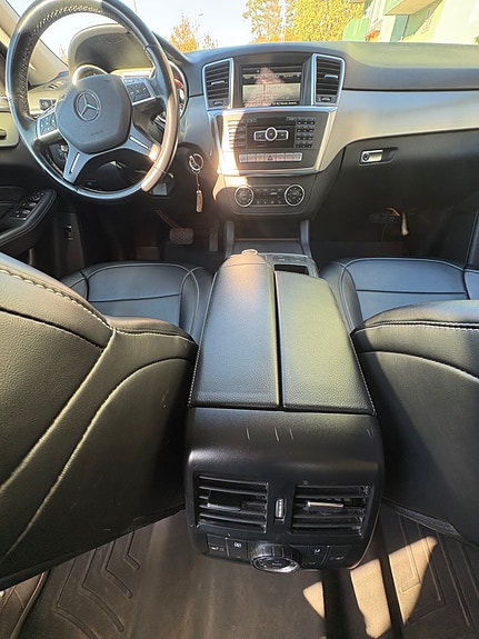Mercedes-Benz ML350 16 of 18