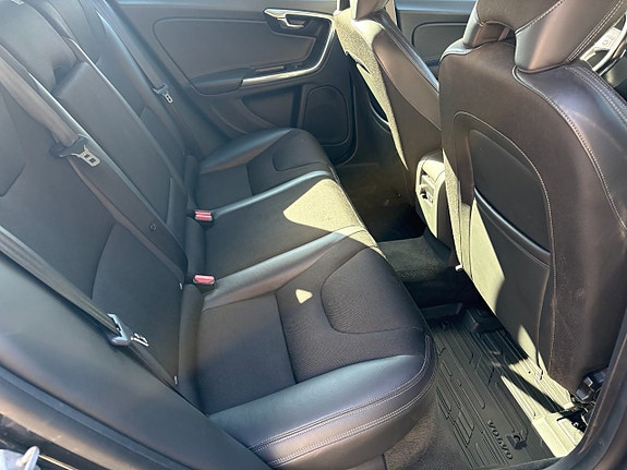 Volvo V60 7 of 9