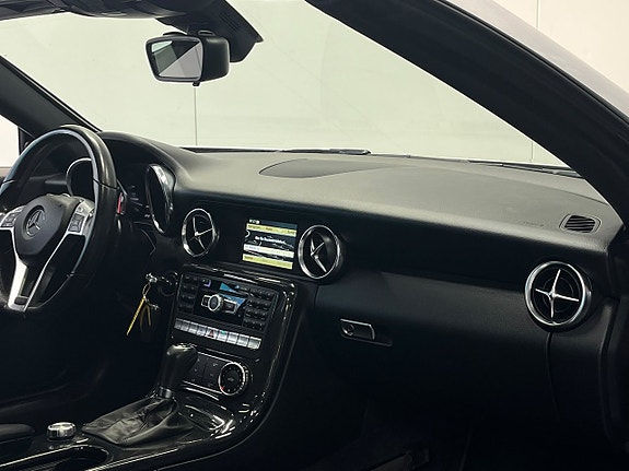 Mercedes-Benz SLK200 30 of 30