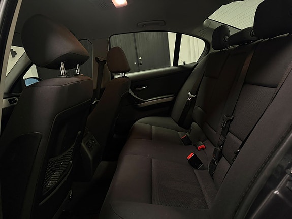 BMW 320d 8 of 17