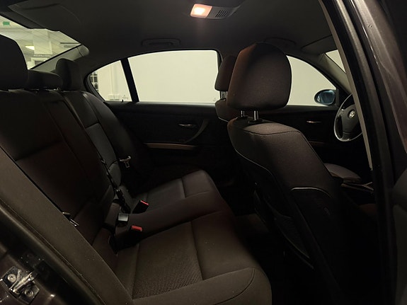BMW 320d 15 of 17