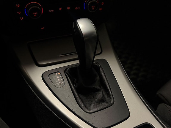 BMW 320d 12 of 17