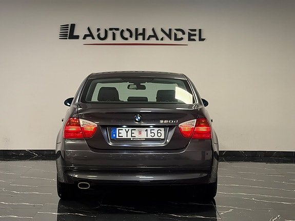 BMW 320d 5 of 17