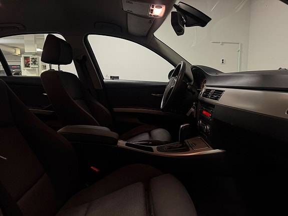 BMW 320d 14 of 17