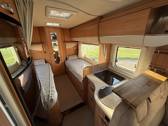Hymer T 668 CL I Hydrauliska stödben I låga långbäddar 7 of 9