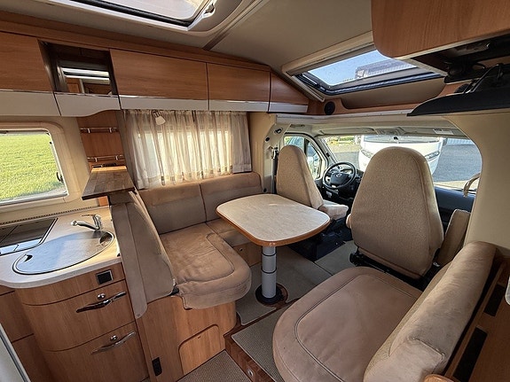 Hymer T 668 CL I Hydrauliska stödben I låga långbäddar 8 of 9