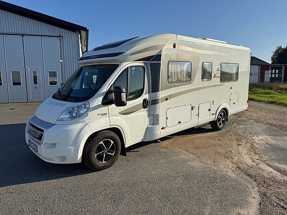Hymer T 668 CL I Hydrauliska stödben I låga långbäddar 2 of 9