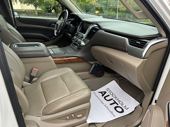 Chevrolet Suburban 8 of 16