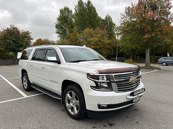 Chevrolet Suburban 2 of 16