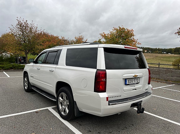 Chevrolet Suburban 6 of 16