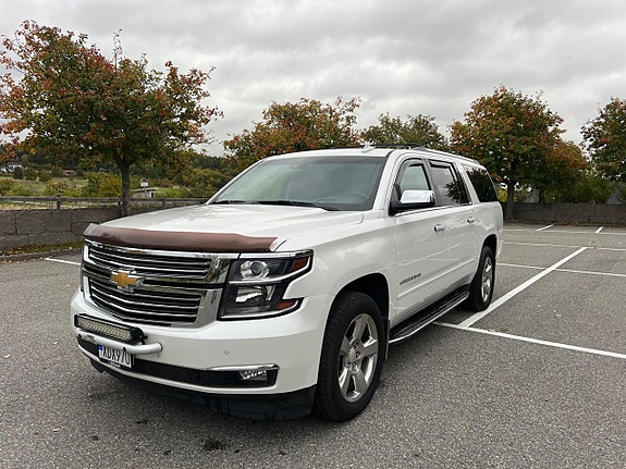 Chevrolet Suburban 5 of 16
